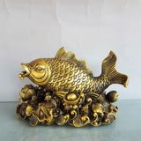 Cá rồng vàng gửi tới sự giàu có dài 17 cm, rộng 10 cm và cao 12 cm. Trọng lượng 1kg