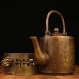Ấm đun nước cổ Chất liệu đồng Sử dụng đồ trưng bày Kt dài 16 rộng 10 cao 24 cm Trọng lượng: khoảng 1kg