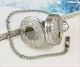 Đồng hồ bỏ túi đường kính 5,8 cm, dày 2,4 cm