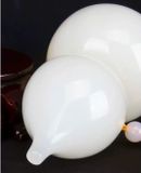 Ngọc bầu tự nhiên may mắn Kích thước ngọc: đường kính 10, cao 18 Kích thước tổng thể: dài 16, rộng 16, cao 25 cm