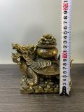 LONG QUY CÕNG HŨ VÀNG đồng cũ sắc nét. Chiêu tài sinh lộc đáy mộc triện chữ cổ.