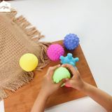 Đồ chơi - Bóng xúc giác giúp phát triển xúc giác, thị giác, thính giác cho bé (Bán lẻ 6 mẫu)
