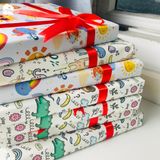Gói quà kèm nơ và thiệp viết tay theo yêu cầu