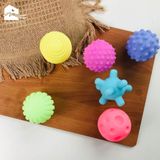 Đồ chơi - Bóng xúc giác giúp phát triển xúc giác, thị giác, thính giác cho bé (Bán lẻ 6 mẫu)