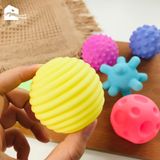 Đồ chơi - Bóng xúc giác giúp phát triển xúc giác, thị giác, thính giác cho bé (Bán lẻ 6 mẫu)
