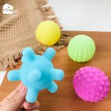 Đồ chơi - Bóng xúc giác giúp phát triển xúc giác, thị giác, thính giác cho bé (Bán lẻ 6 mẫu)