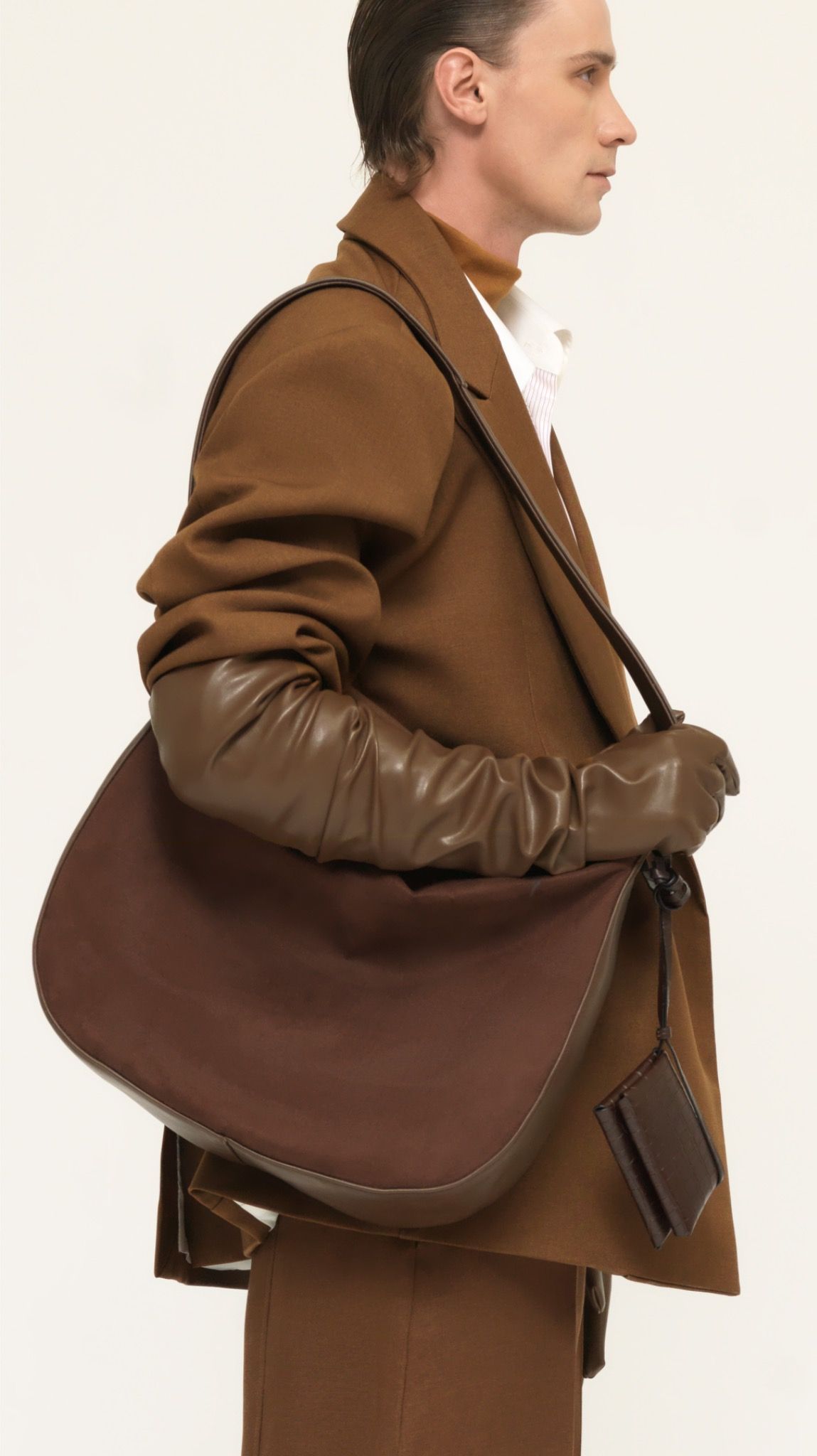 HOLIDAY DRIFT BAG IN BROWN