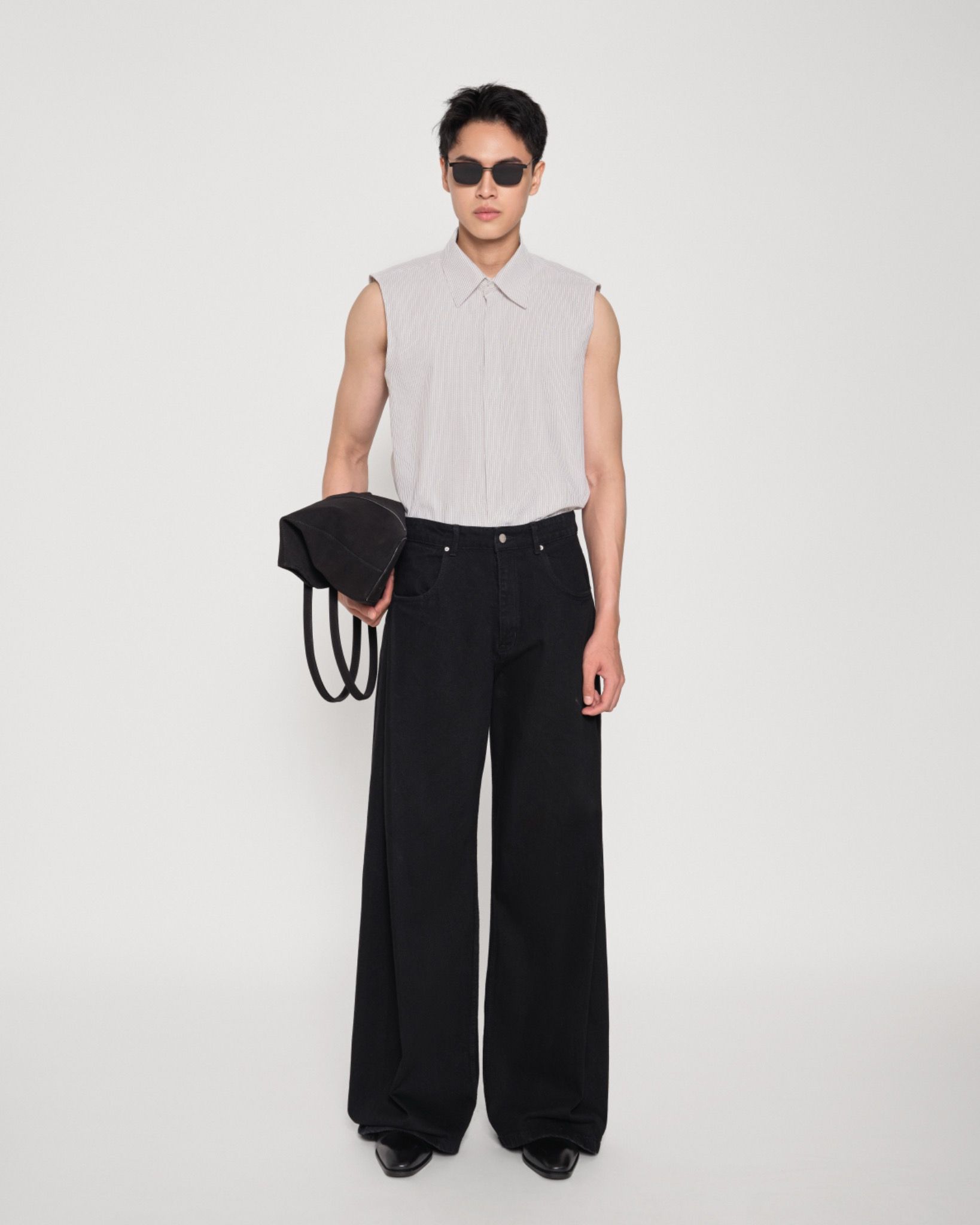 BLACK SIDE PLEAT WIDE LEG JEANS