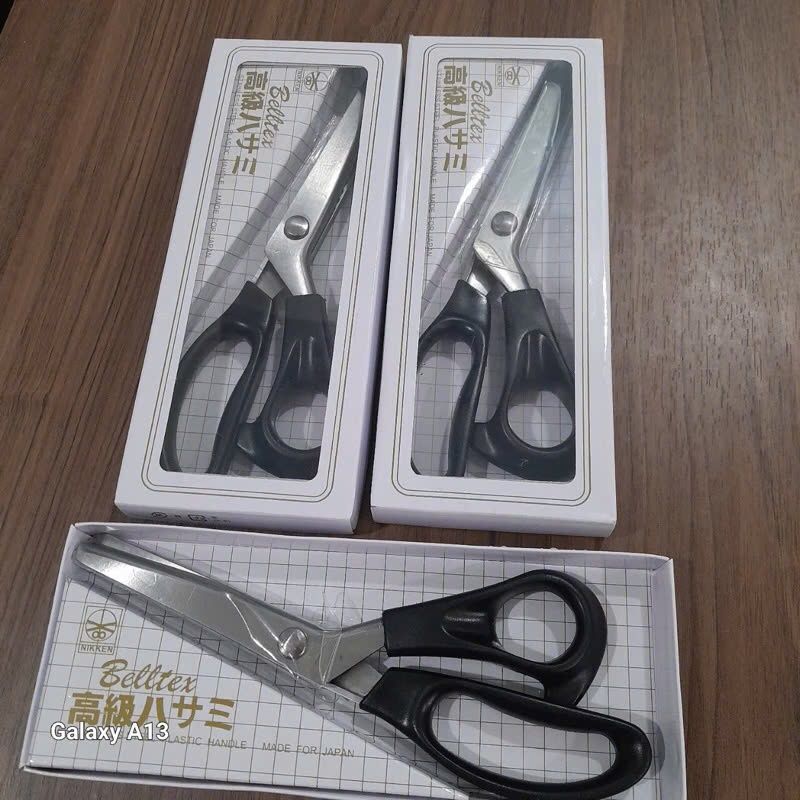 Kéo Răng Cưa Nhọn Tam Giác Dùng Cắt Giấy, Vải size 5mm Loại Xịn Có Hộp