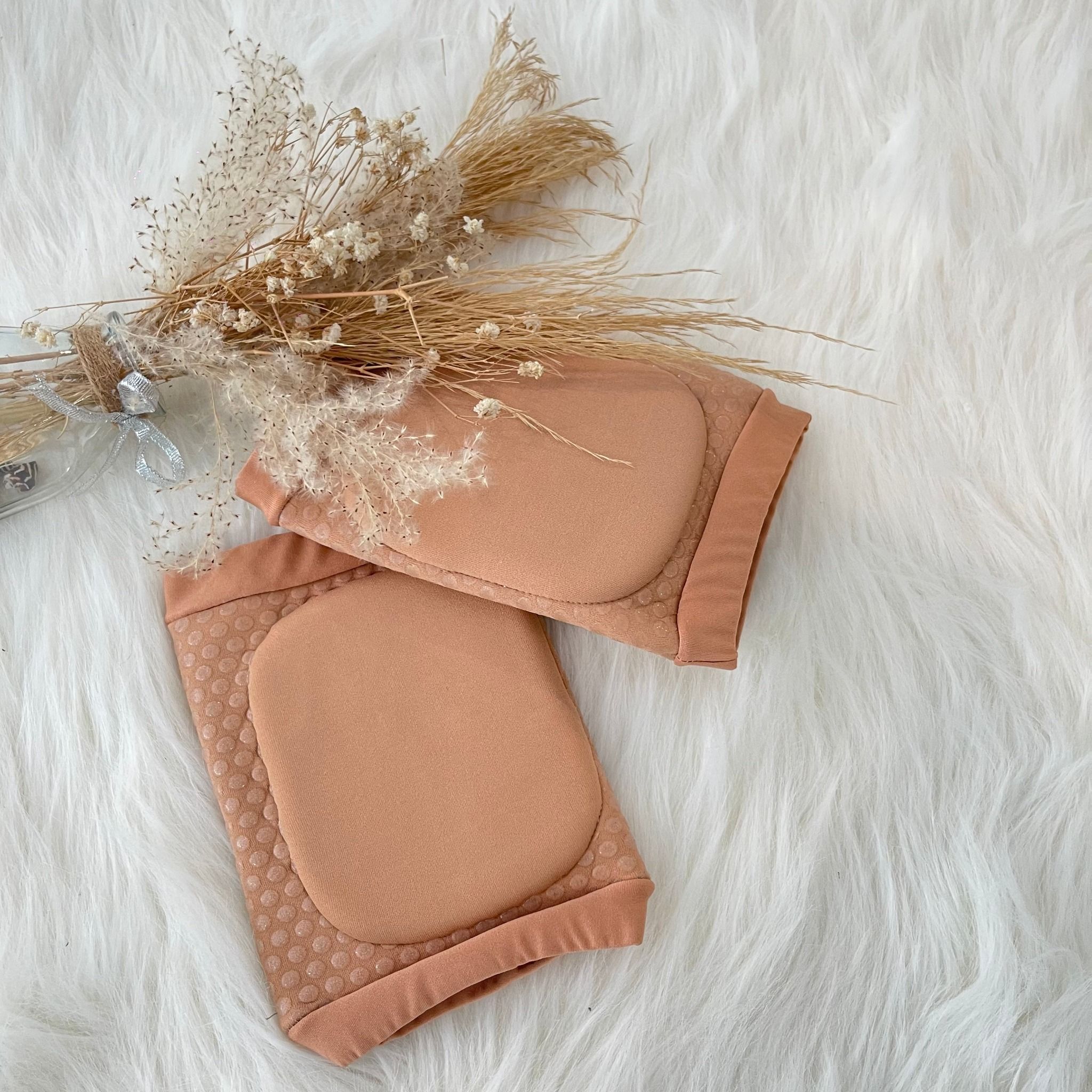 Sticky Slim Look Knee Pad Nude