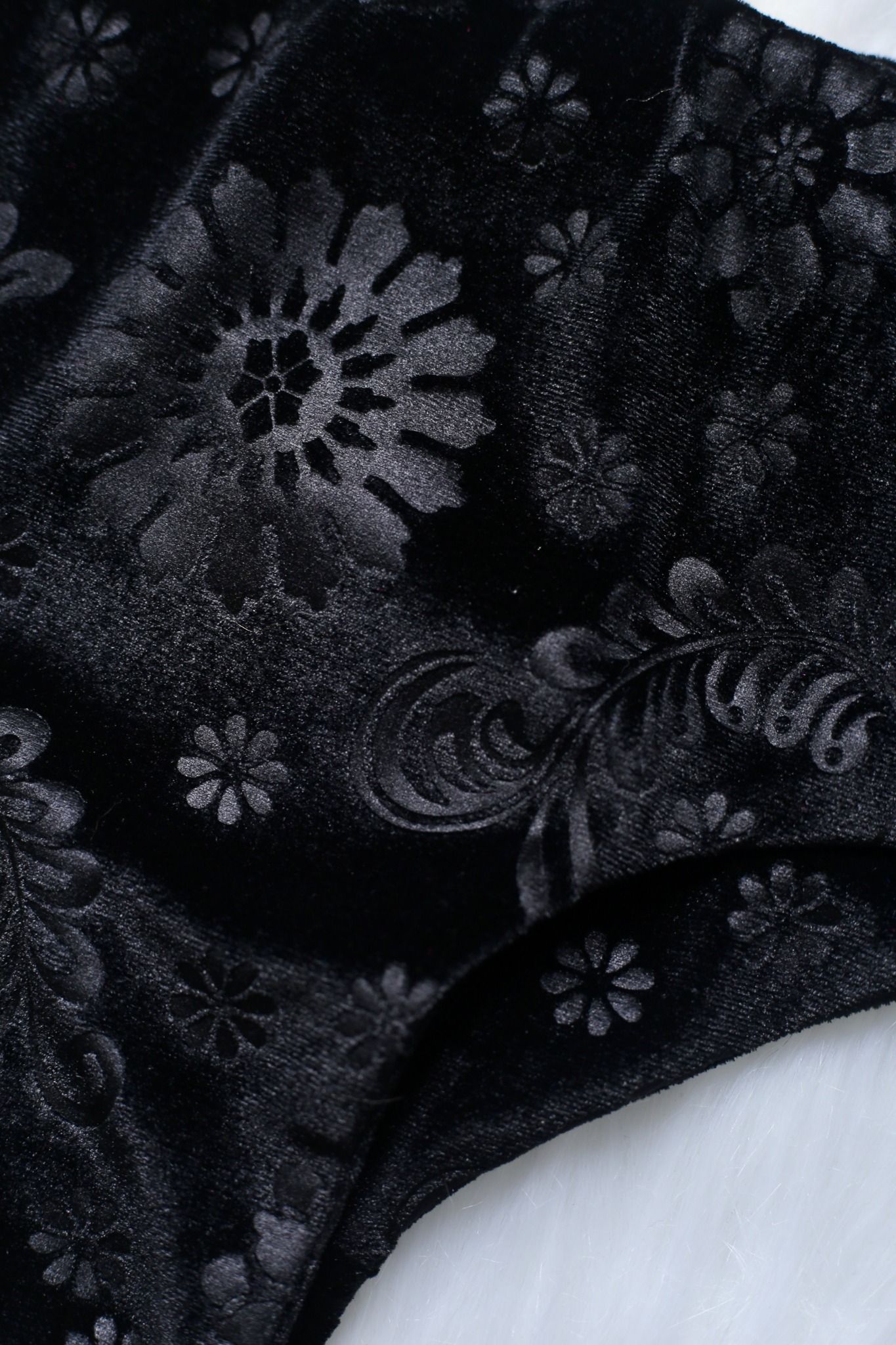 Velvet Aries - Black Forest