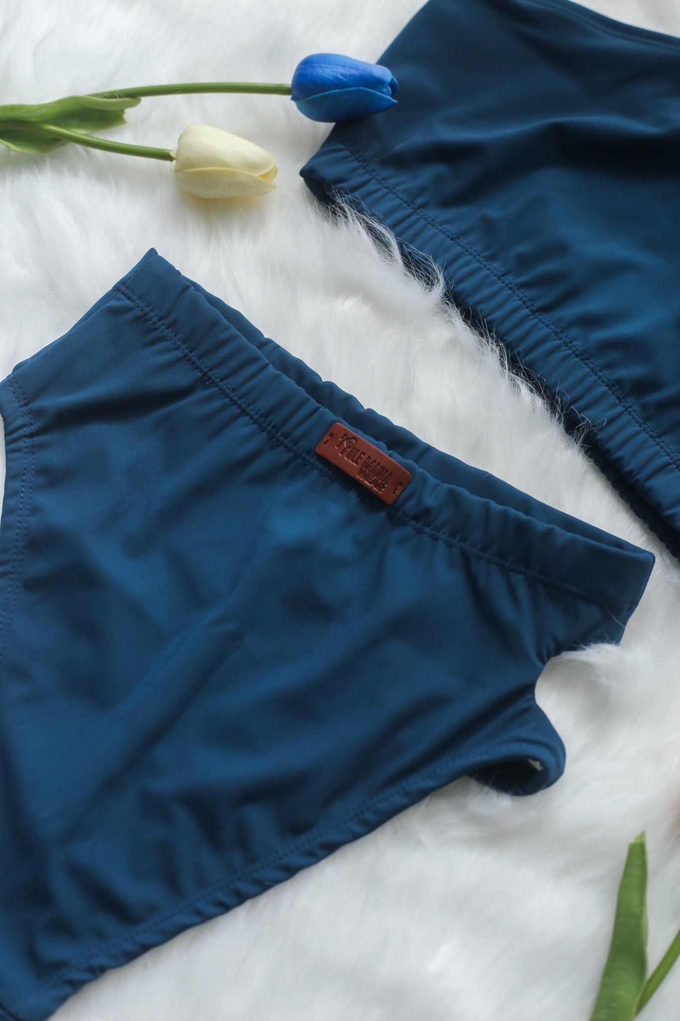 Leo - Navy