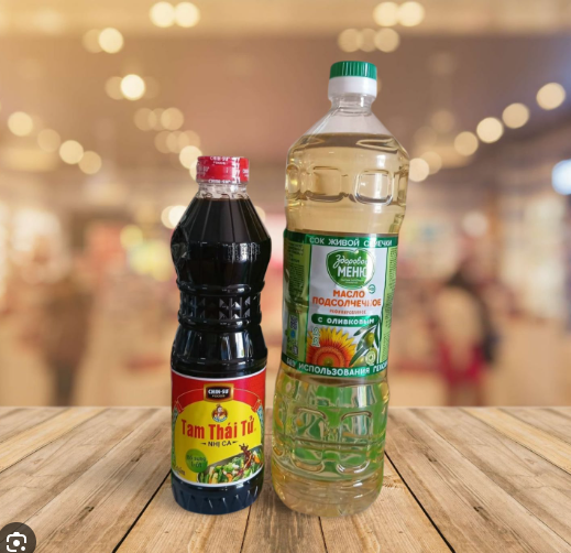 01 chai dầu ăn hướng dương Menu 1 lít và 01 chai nước tương Tam thái tử nghị ca 500ml