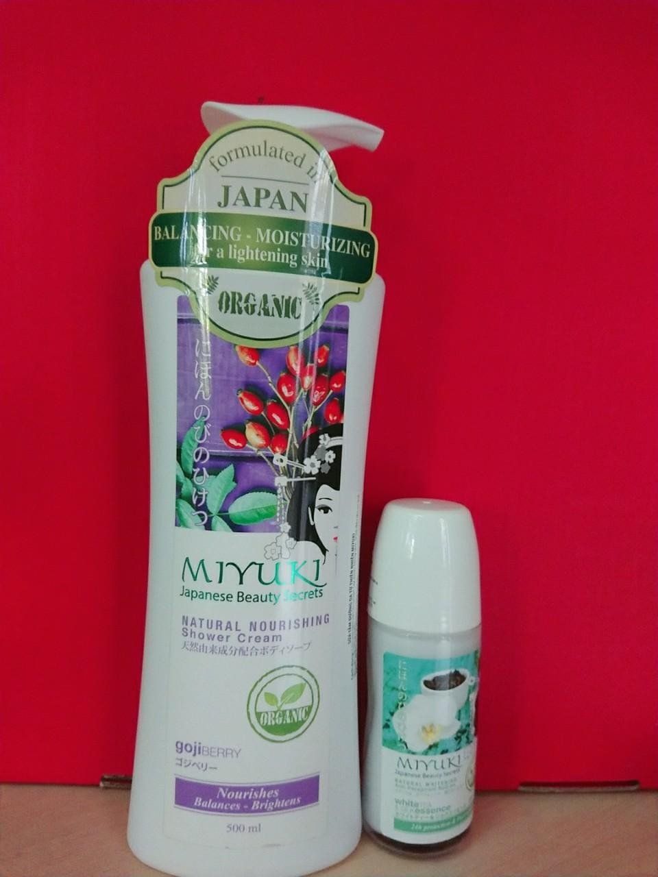 Hộp quà chai sữa tắm Miyuki 500ml +Lăn khử mùi 55ml