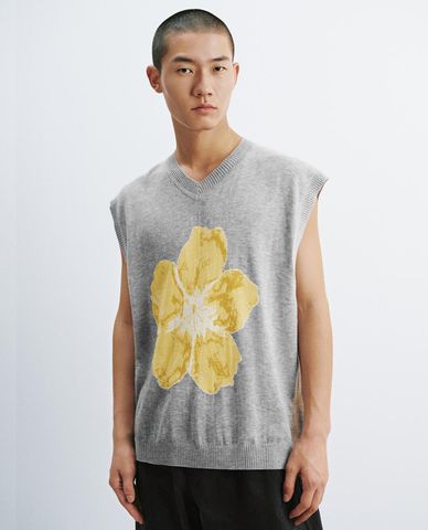 URBAN REVIVO - Áo dệt kim nam sát nách cổ V