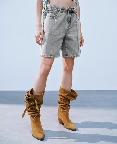 URBAN REVIVO - Quần short jeans nữ phối khoá tròn
