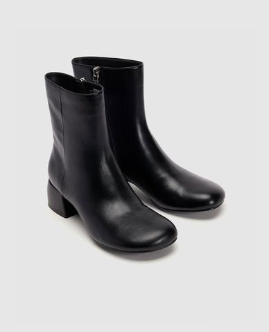 URBAN REVIVO - Giày boots nữ đế vừa cổ cao cá tính