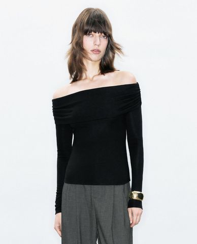 URBAN REVIVO - Áo trễ vai nữ tay dài phom ôm hiện đại