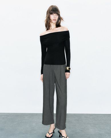 URBAN REVIVO - Áo trễ vai nữ tay dài phom ôm hiện đại