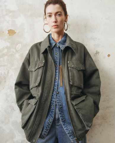 URBAN REVIVO - Áo khoác denim nữ phối túi hộp thời thượng