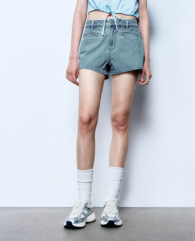 URBAN REVIVO - Quần short jeans nữ ống rộng trẻ trung