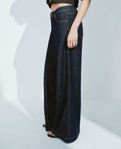 URBAN REVIVO - Quần jeans nữ ống loe thời trang