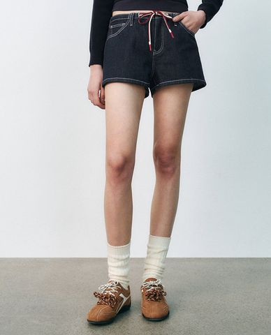 URBAN REVIVO - Quần short jeans nữ ống rộng phối nơ