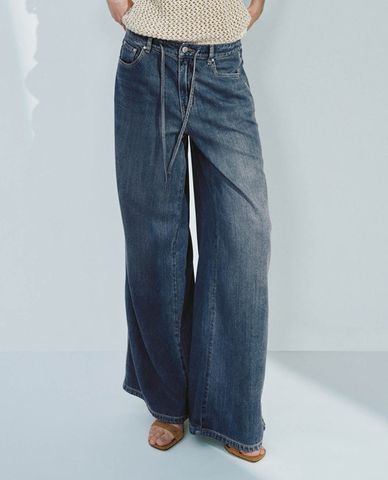 URBAN REVIVO - Quần jeans nữ ống rộng thắt dây cá tính