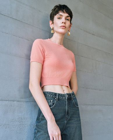 URBAN REVIVO - Áo dệt kim nữ cổ tròn tay ngắn phom croptop