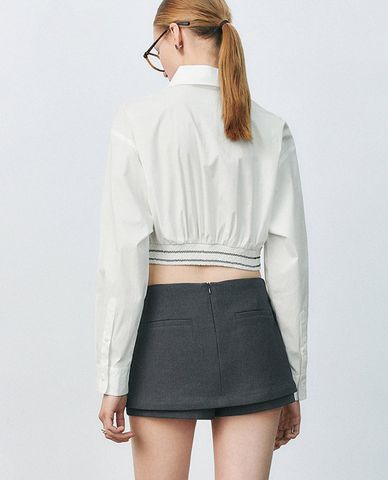 URBAN REVIVO - Áo sơ mi nữ cổ bẻ tay dài phom croptop Overhead