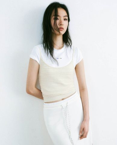 URBAN REVIVO - Áo dệt kim nữ cổ tròn tay ngắn Cami