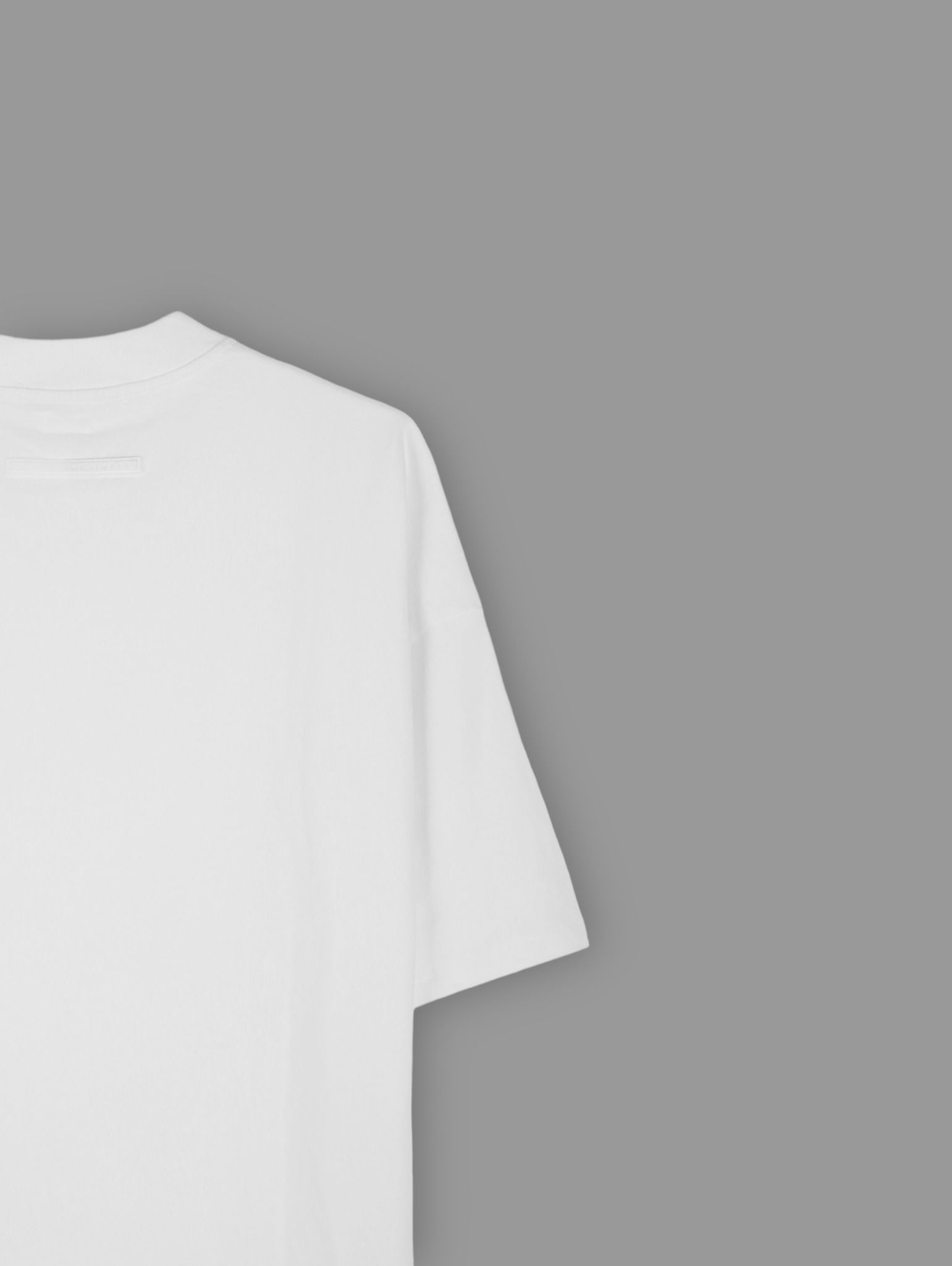 Áo thun Oversize vạt bầu sau sticker nhựa trắng (XS-XL)-XS
