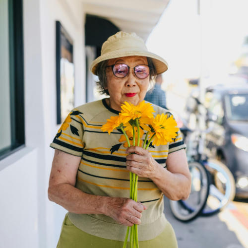 Cụ bà U60 yêu đời