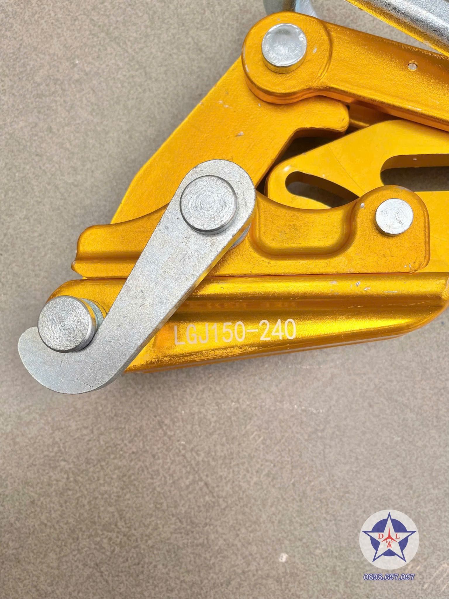 Cóc kẹp cáp nhôm MK150-240mm (loại có móc)