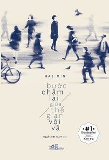 BƯỚC CHẬM LẠI GIỮA THẾ GIAN VỘI VÃ