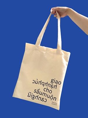 Túi vải mẫu 02 - Giao hạnh phúc cho sầu muộn canh giữ, màu trắng