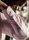 Áo Sơ Mi Nam Trơn Tay Dài Màu Hồng Nhạt - GenTiTi
