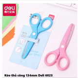 Kéo thủ công học sinh Deli 2 màu xinh xắn Hồng/Xanh - 1 chiếc - 6023
