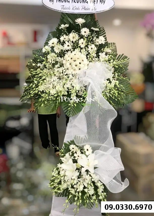 Vòng Hoa Phúng Viếng Hoành Tráng - B225