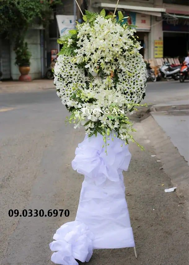 Vòng Hoa Viếng Tông Trắng - B302