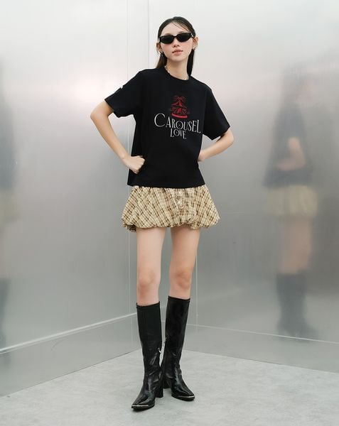  Áo thun form boxy thêu hình Xích đu trái tim 