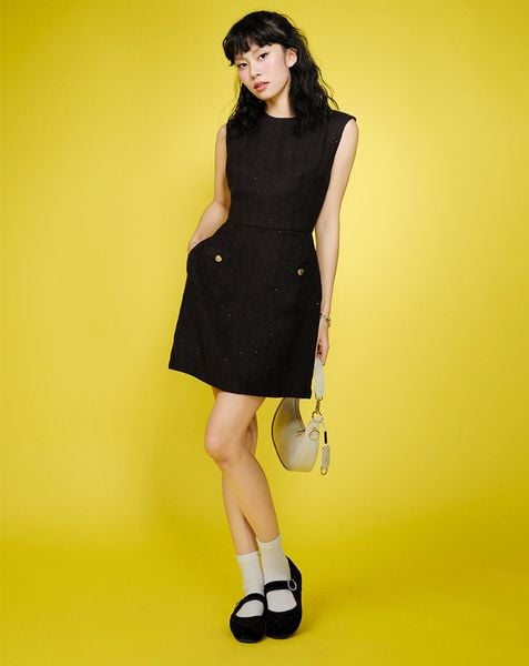  Đầm mini vải tweed phối túi 