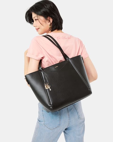  Túi Xách Lớn Tote Phối Charm Trang Trí 