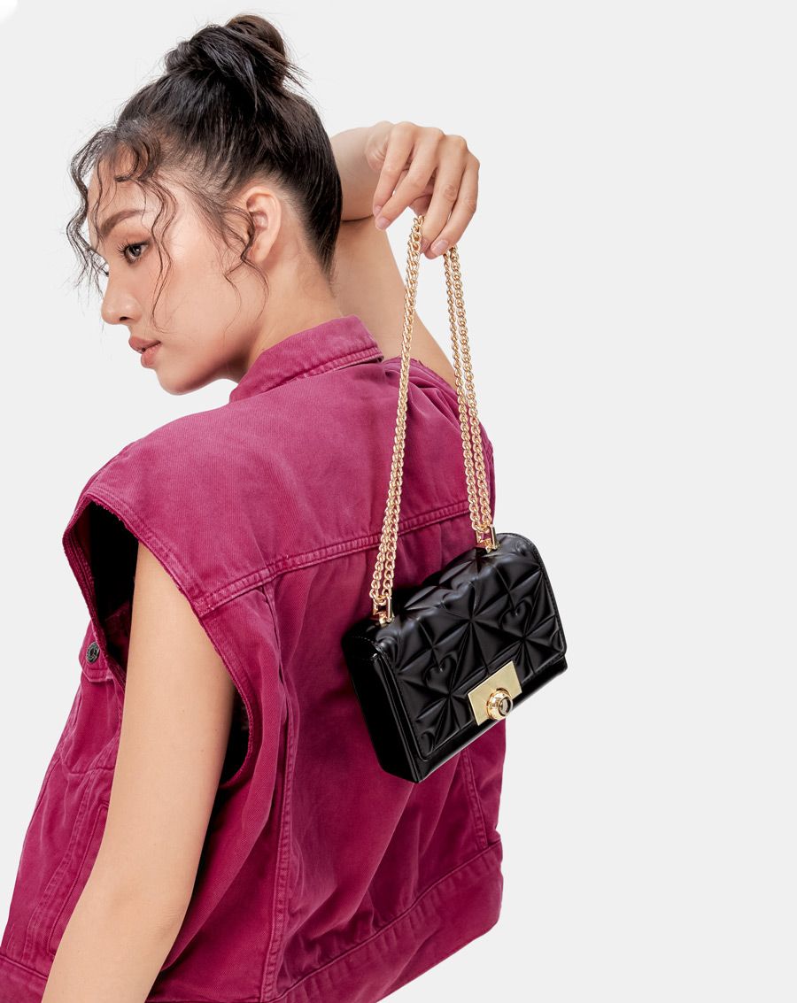 Túi xách nhỏ dạng hộp emboss họa tiết trái tim