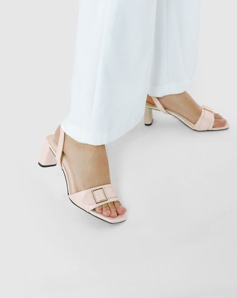  Giày sandal mũi vuông khóa trang trí 
