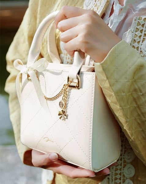  Túi Xách Nhỏ Phối Charm Trang Trí 
