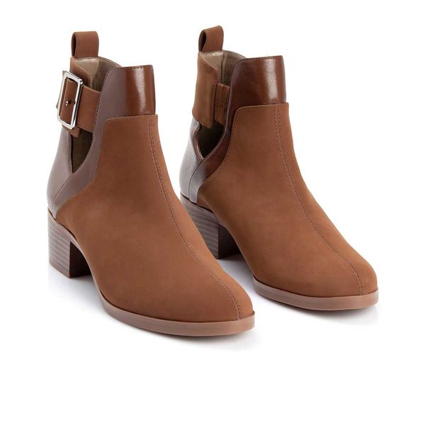 Chelsea cut-out Boots BO05006