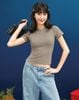 Áo thun form Slim-Fit tay ngắn.