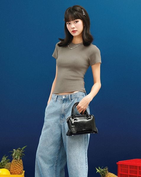  Áo thun form Slim-Fit tay ngắn. 