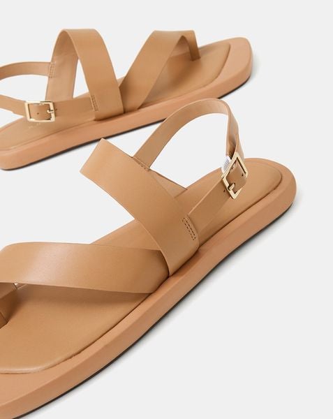  Giày Sandal Đế Bệt Quai Xỏ Ngón Cách Điệu 